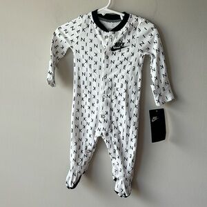 Nike baby branded one piece footed bodysuit baby size 3 months NWT